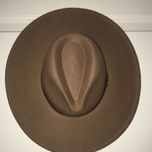 Wide brim hat